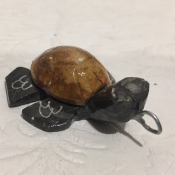 NEW Sea Turtle Polished Marble Stone Figurine Pendant Hand Crafted 1.75" - Picture 5 of 12